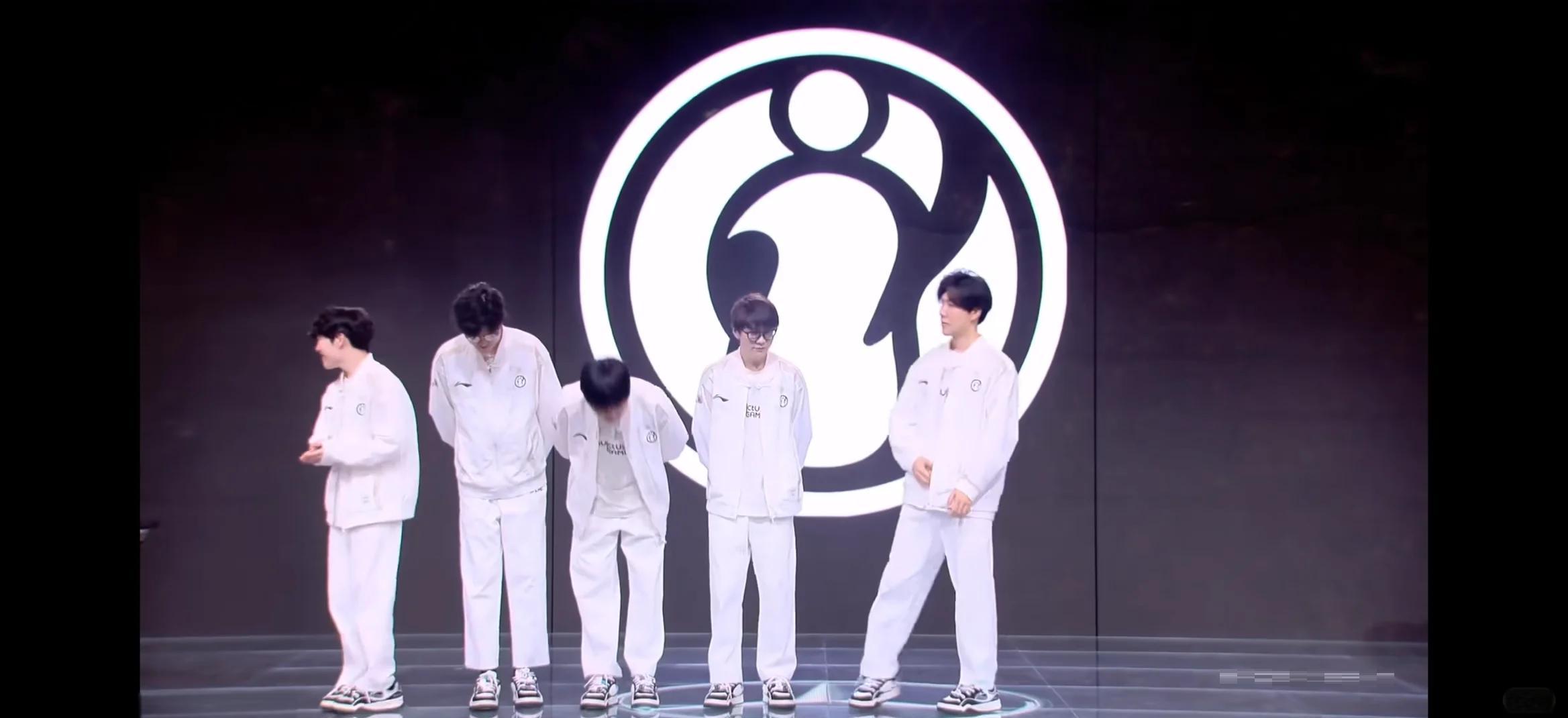 NG28-包含领先优势明显首场状态出色，IG观众沸腾！，费德勒重返赛场热度持续攀升的词条