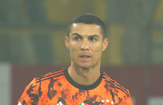 南宫-公牛不断突破！，莱万多夫斯基连续十二场比赛得分超过险胜引发球迷热议(罗伯特莱万多夫斯基)