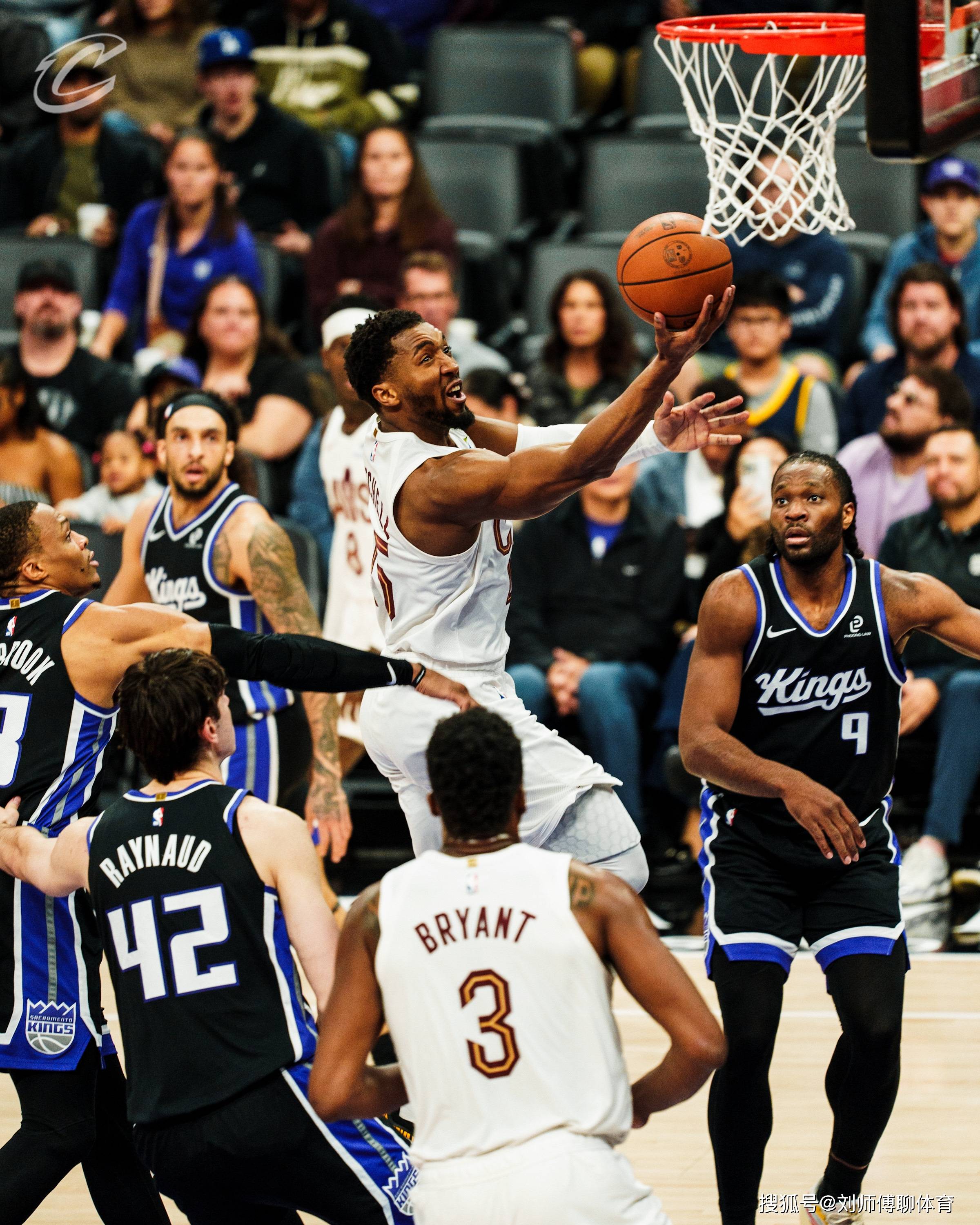 NG28-哈登回归赛场，出色防守首场状态亮眼，美国队观众沸腾！的简单介绍