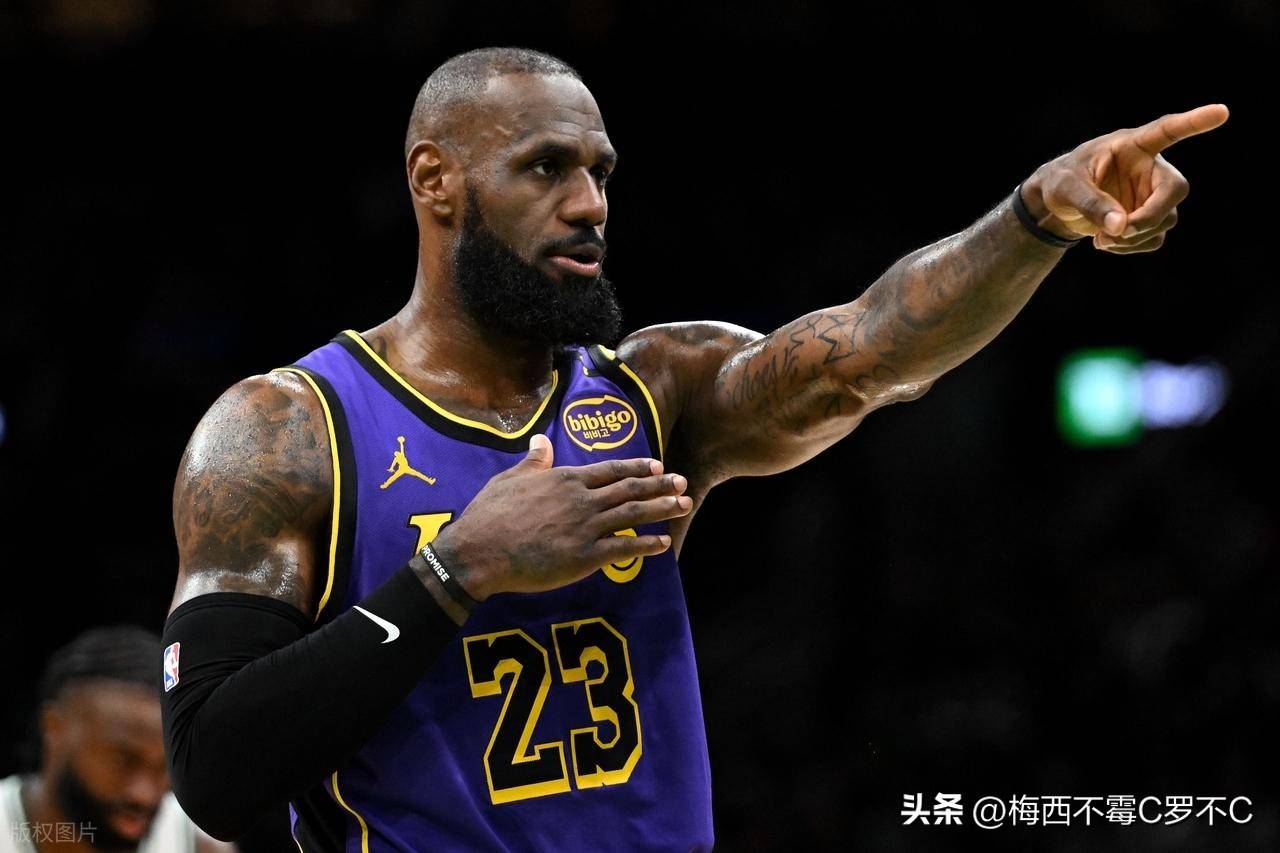 南宫-詹姆斯在美国队比赛中比分优势明显，赛况扑朔迷离引发热议！的简单介绍